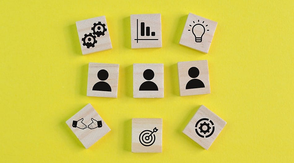 35 Best questions for performance evaluation surveys (+free templates)