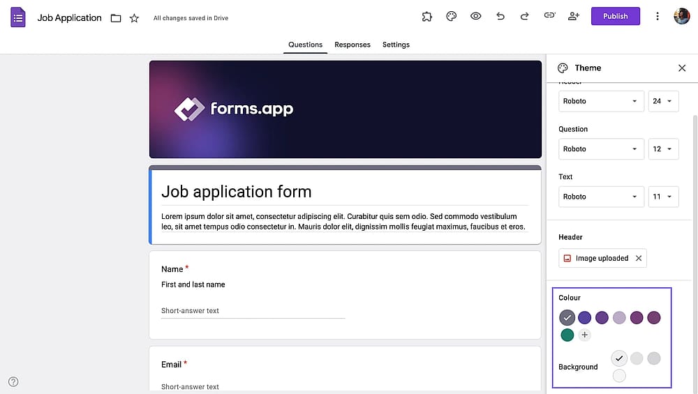 Google Forms’a logo ekledikten sonra form renklerini ayarlama