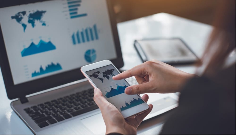 Tracking customer metrics online